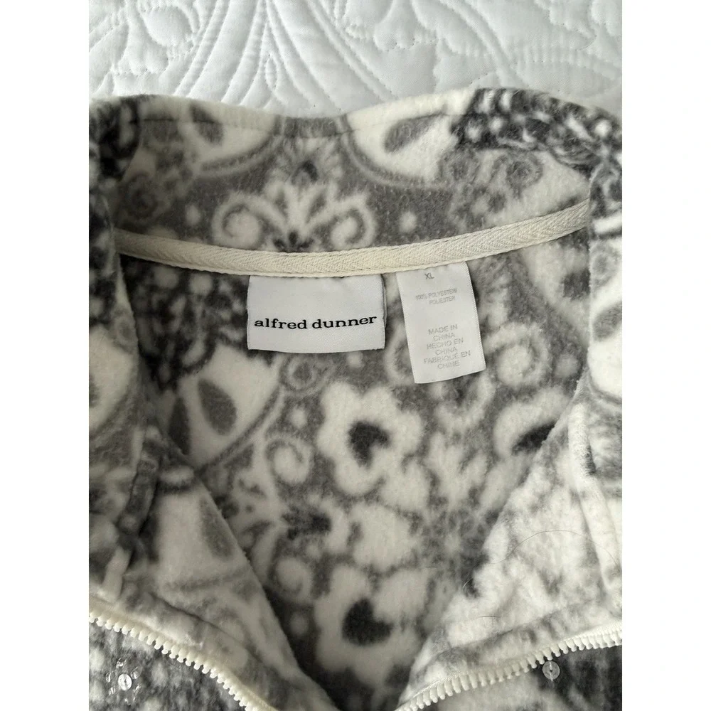 Alfred Dunner Women's XL Fleece Zip Up Jacket In Floral Mandala Pattern - Picture 4 of 5
